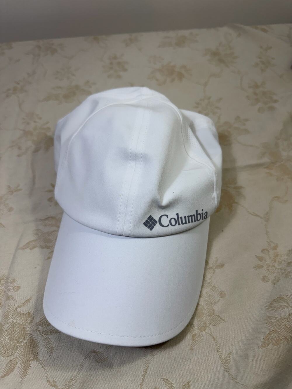 Columbia White Performance Running Hat Adjustable Breathable Baseball Cap